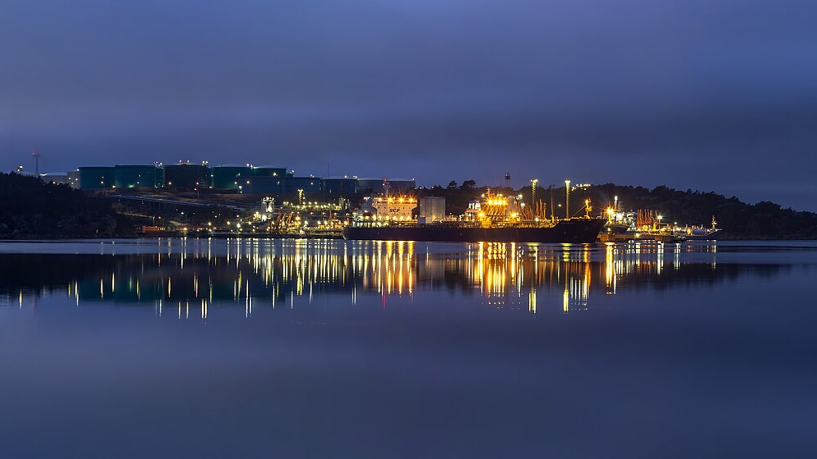 Wiki File:Blue hour fog over Preemraff oil refinery by Brofjorden fog oil by W.carter Wikimedia Commons fog oil by fog oil by fog oil by… — contextual file photograph