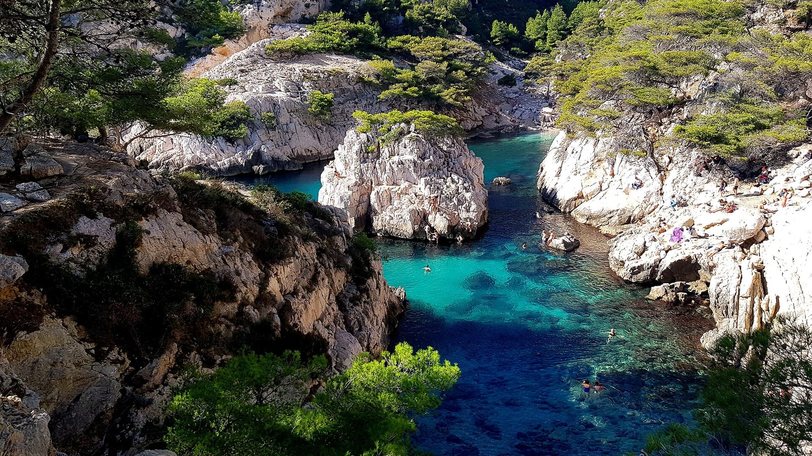 Wiki File:Nuances de bleu dans les Calanques de les RocketMan974 Wikimedia Commons de les de les de les de les de les de les de les de les… — contextual file photograph